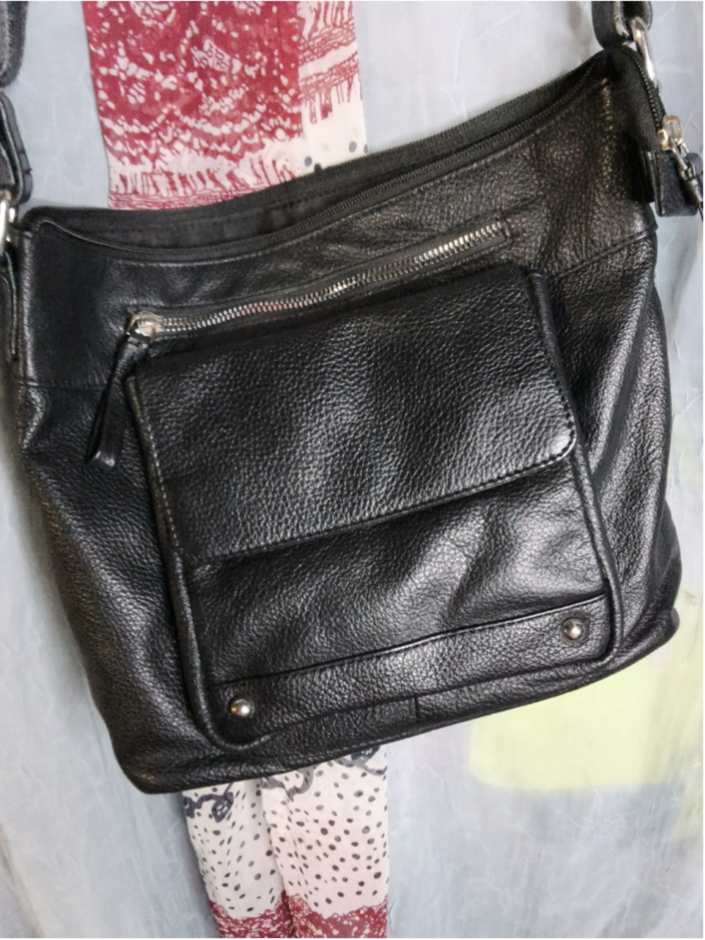 Fashion black pebbled real leather crossbody